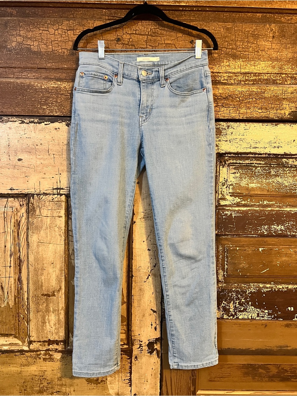 Levi’s Light Wash Straight Leg Jeans | Classic Mid Rise Denim | Size 27